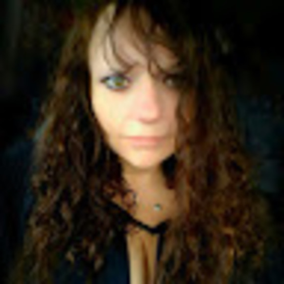 Meet your Posher, Gloria - Picture 1 of 1